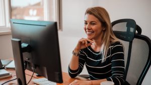 mujer busca reinventarse profesionalmente